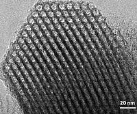 Abb. 1: TEM-Aufnahme von SBA-15 - Abb. 1: TEM-Aufnahme von SBA-15
Abb. 1: TEM-Aufnahme von SBA-15