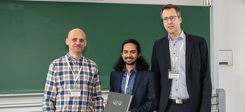 Group picture with award winner M. A. Niyas and two board members of the GDCh Supramolecular Chemistry Working Group