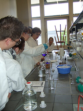 Schüler im Labor - Eindrücke vom letzten Schülertag im Mai 2009.
