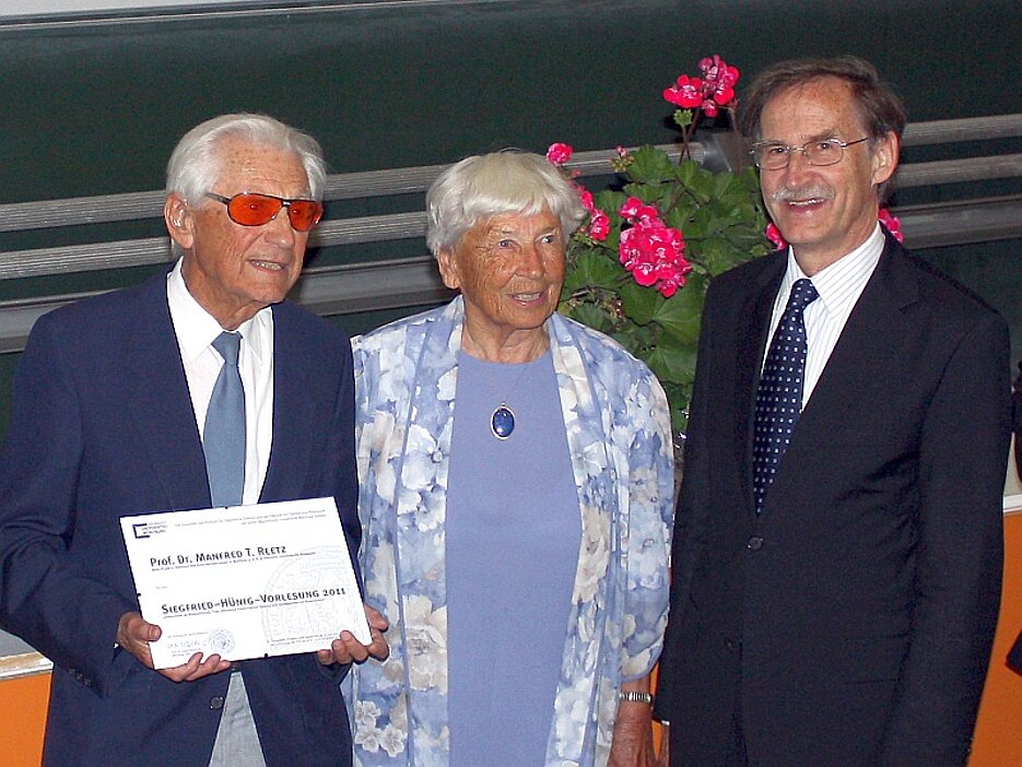Prof. Hünig mit Ehefrau und Prof. Reetz