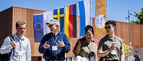 Hermann in conversation with Nobel Laureate Jack W. Szostak at the 75th Lindau Nobel Laureate Meeting in Lindau (Copyright: Parick Kunkel/Lindau Nobel Laureate Meetings).