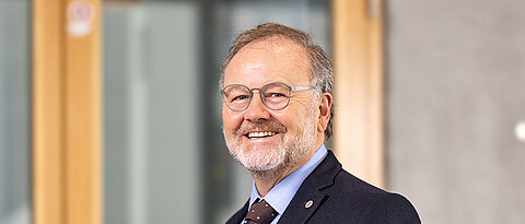 Würzburg chemistry professor Holger Braunschweig is the recipient of several high-ranking awards. 
