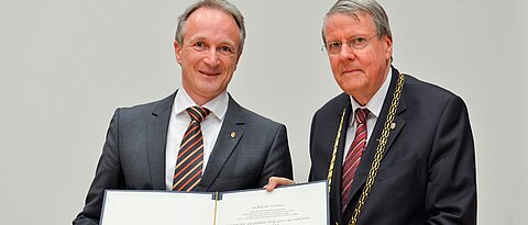 [Translate to Englisch:] Prof. Dr. Frank Würthner und Prof. Dr. Jörg Hacker