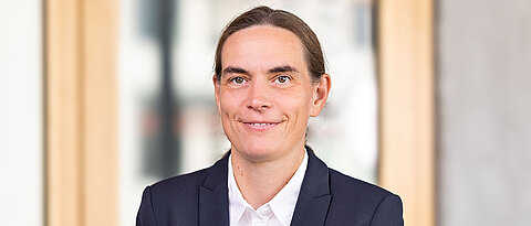 Prof. Dr. Claudia Höbartner, Leiterin des Lehrstuhls für Organische Chemie I. (Bild: Christoph Weiss / Uni Würzburg)