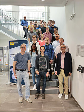 Die 27 Teilnehmer des SolTech workshops im Zentrum für Nanosystemchemie 
