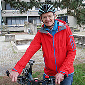 Sportlich und umweltbewusst: G. Bringmann als begeisterter Fahrradfahrer.