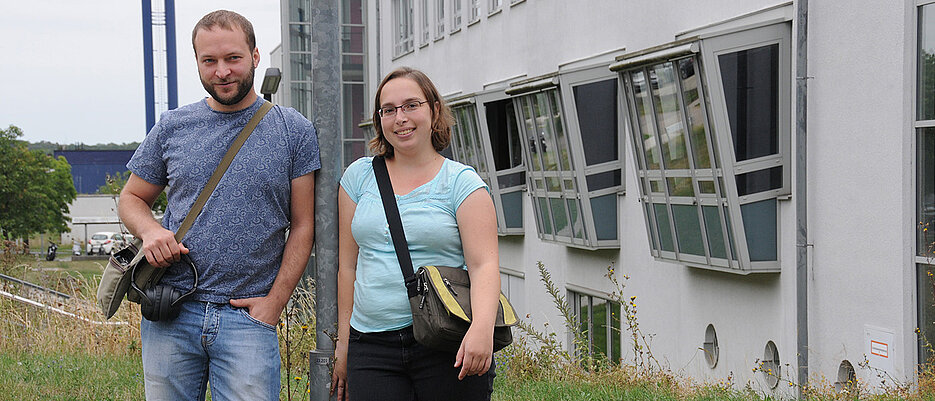 Jochen Didam und Annika Findling stehen ihren Mitstudierenden als Erklärhiwis zur Seite.